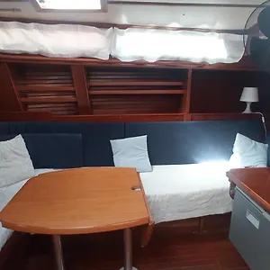 Barcelona Boat Experience Hotel en barco Sant Adrià de Besòs
